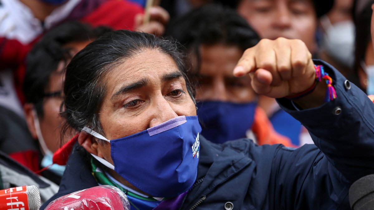 Las acusaciones a Pérez se dan luego de que el medio digital La Posta hiciera públicas fotografías que daría cuenta del encuentro entre el magistrado electoral y el aspirante.