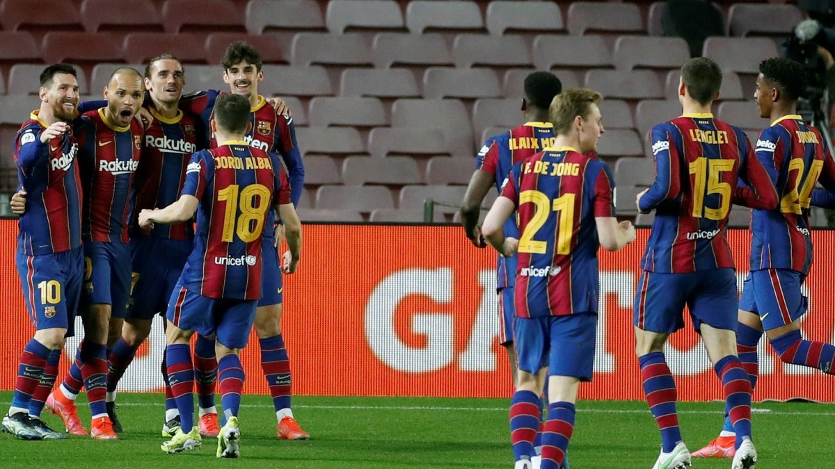 Los jugadores del Barcelona festejan el tercer gol, que sirvió para la clasificación a la final
