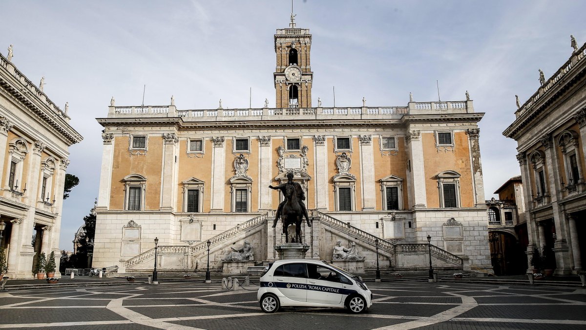 Roma, capital de Italia, país de Europa.