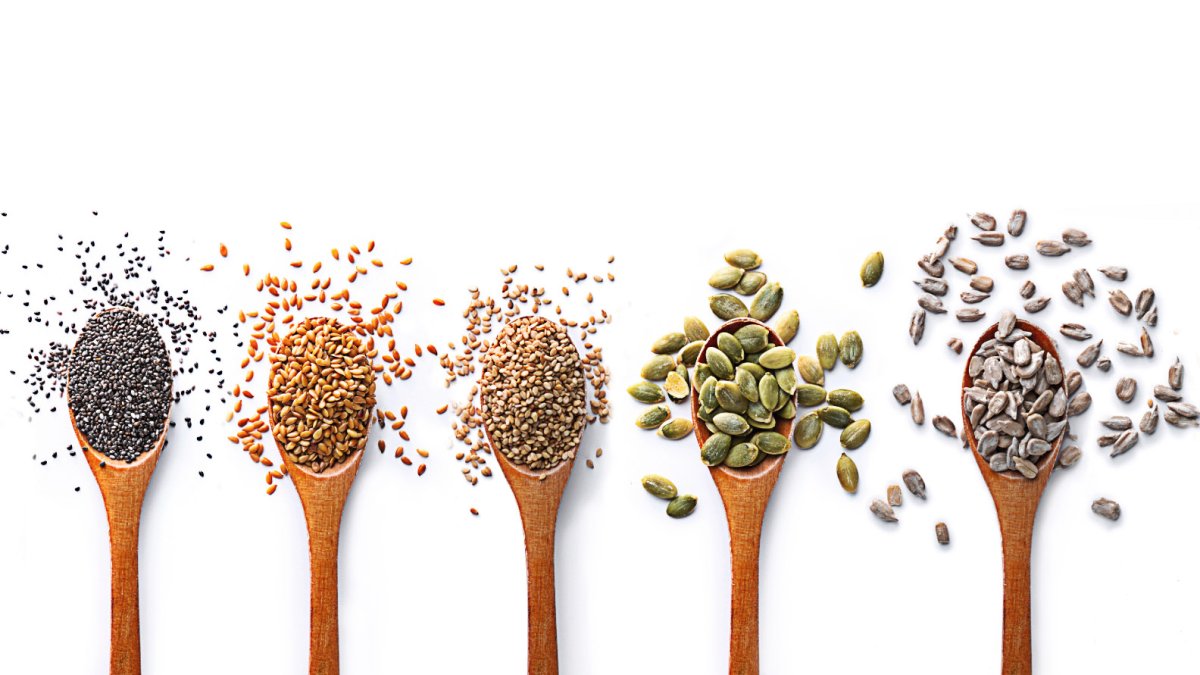 Se las puede consumir pelándolas previamente, ya sea solas, en ensaladas y yogures.