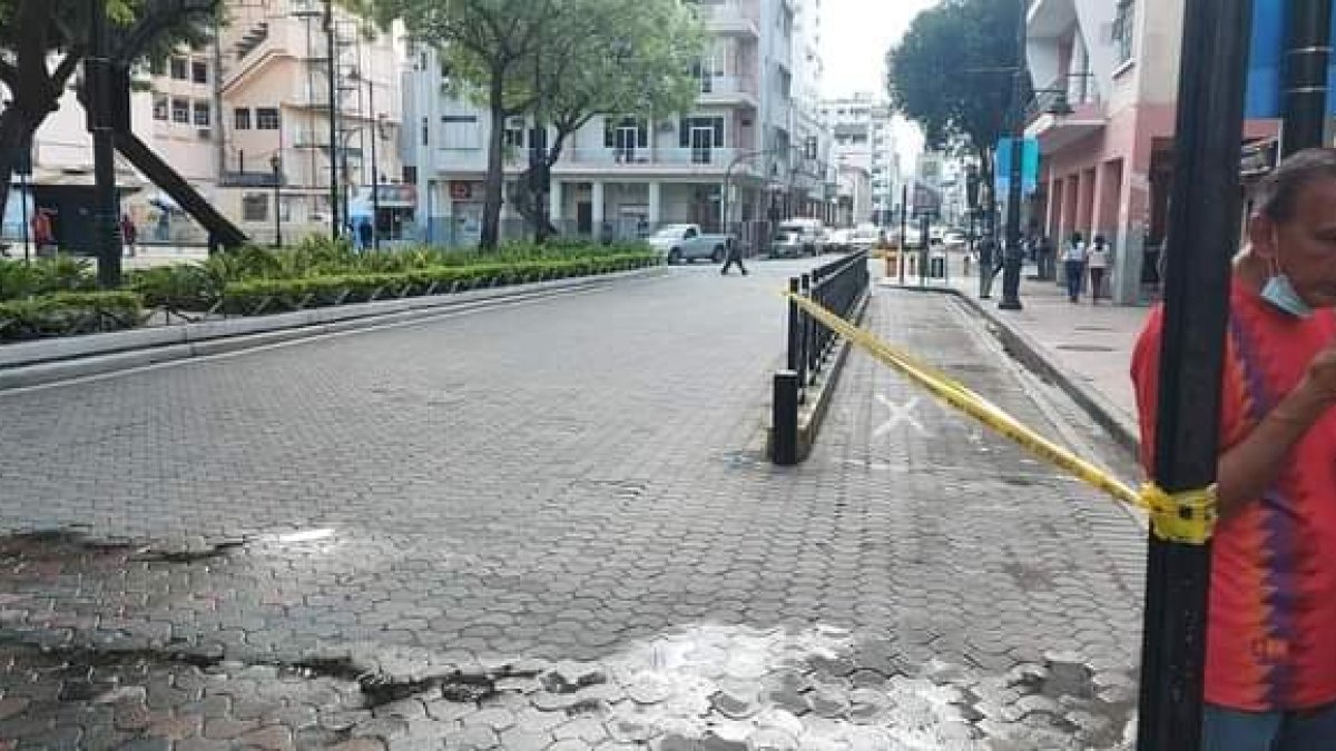 Así luce la estación de los taxirrutas del lado de Víctor Manuel Rendón.