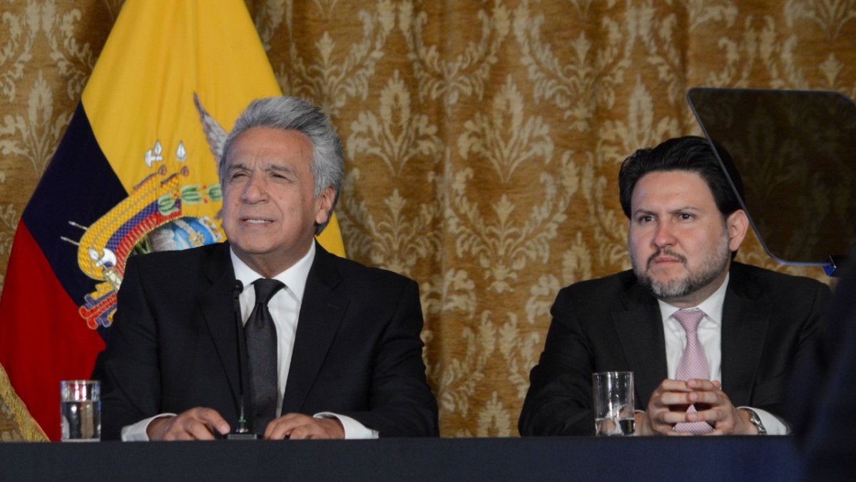 Función. El ministro Gabriel Martínez (d) se unió al Gabinete del presidente Lenín Moreno en julio de 2019.