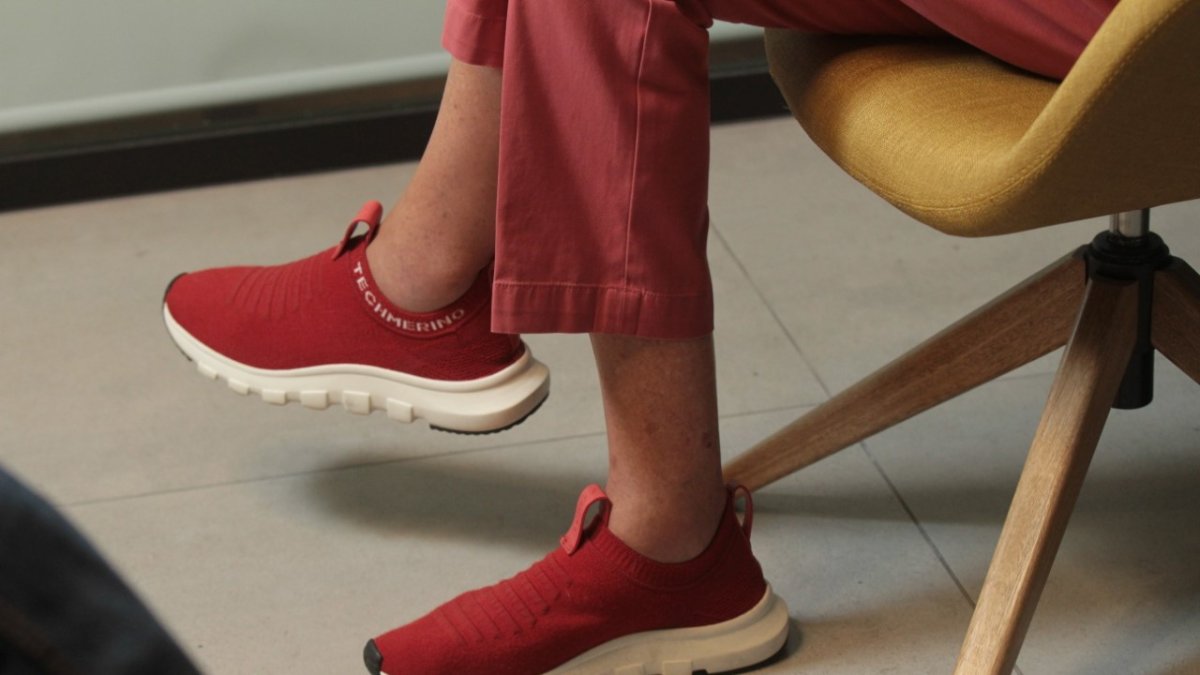 Calzado. Informal y travieso, el candidato de CREO se olvidó de que alguna vez vistió pantalones vaqueros planchados con raya al medio. Todo un salto.