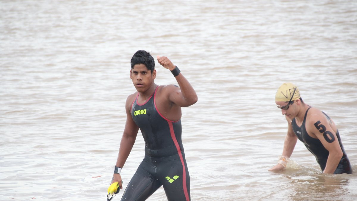David Farinango, nadador ecuatoriano, se exige al máximo con el objetivo de lograr medallas para el país.
