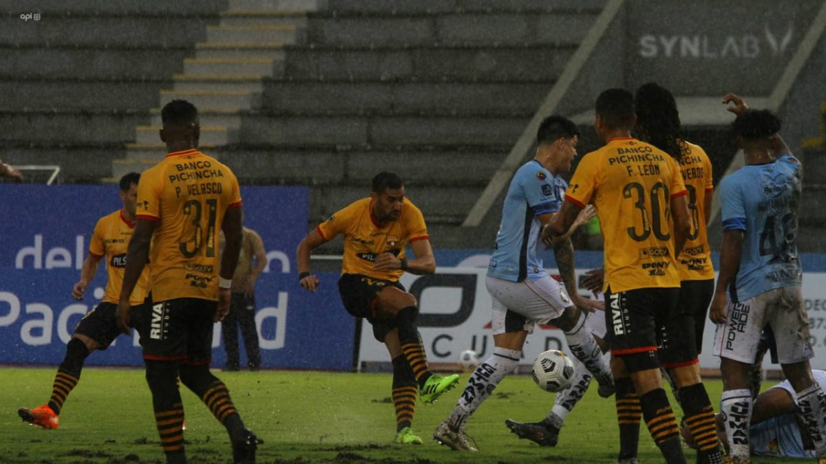 Barcelona va ganando el partido.