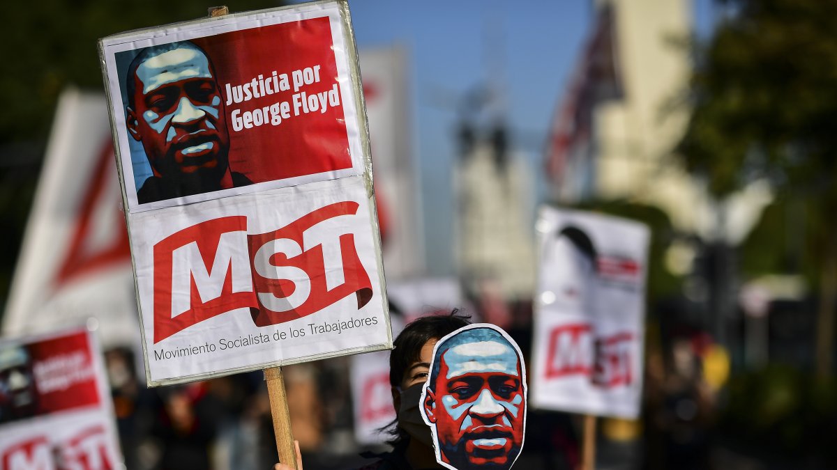 El cargo de homicidio en segundo grado se aplica cuando una persona causa la muerte de otra de forma intencional pero sin premeditación.