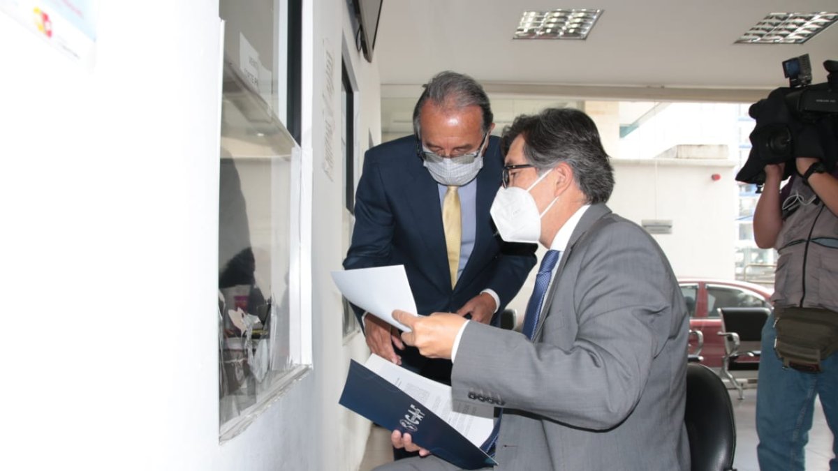Diligencia. El excandidato presidencial César Montúfar pidió en la Corte de Pichincha ser admitido como acusador particular en contra del alcalde Jorge Yunda por posible peculado.