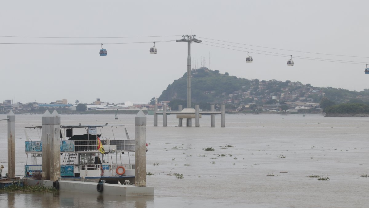 Las protecciones que tiene la Aerovía resiste un impacto de 1.000 toneladas. Pero hay que estar pendiente que una nave con un calado de más de 10 metros no se suelte, se puede enredar con los cables.