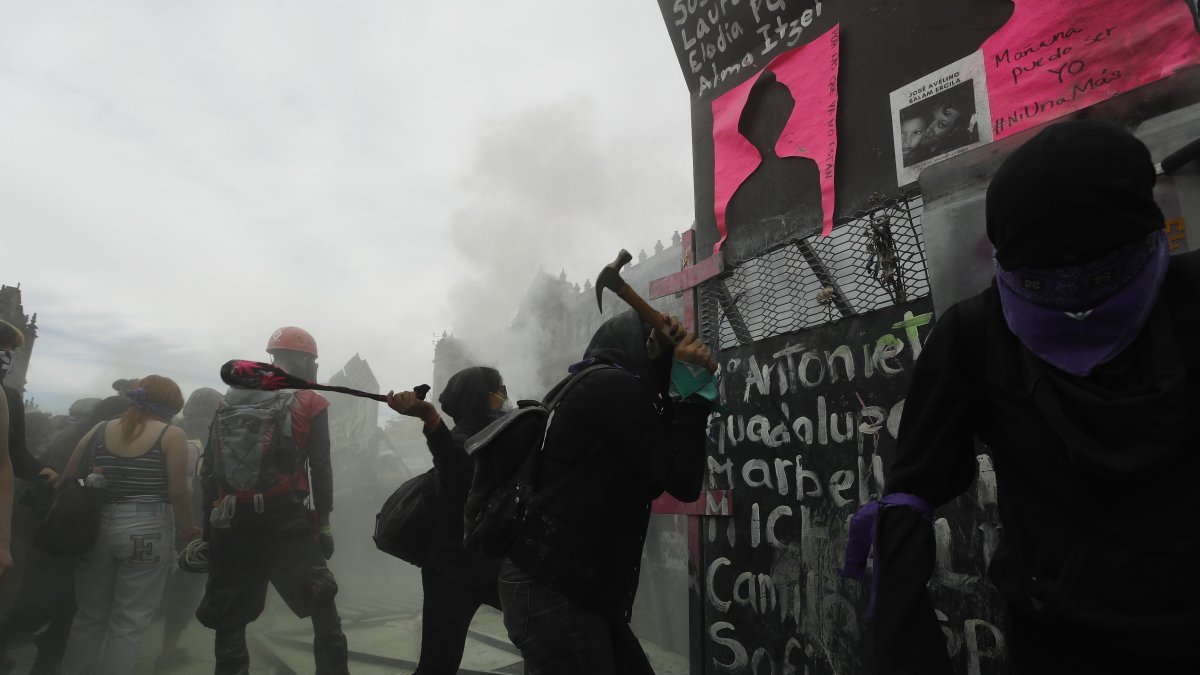 Esta infraestructura ha generado polémica en el país por su simbolismo frente a la reivindicación feminista.