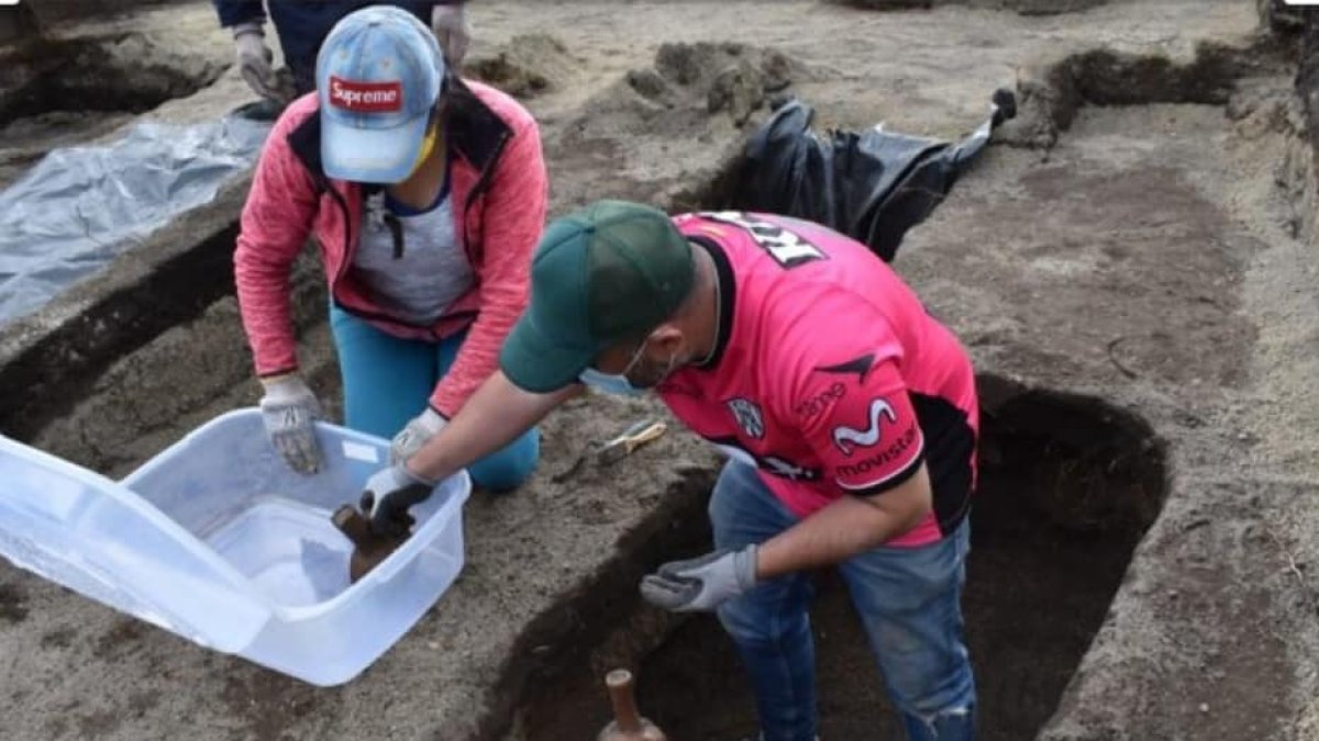 Piezas. En enero de este año descubrieron un anillo de metal, osamentas y piedras. 2