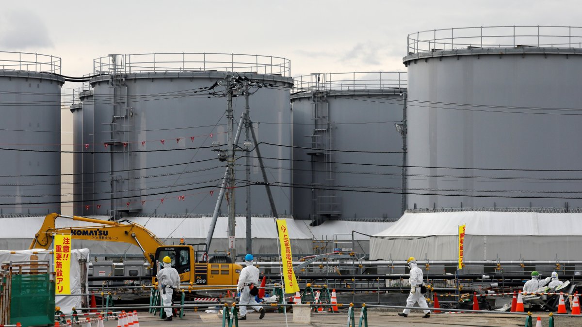 Central de Fukushima Daiichi mientras se recogían algunos escombros.