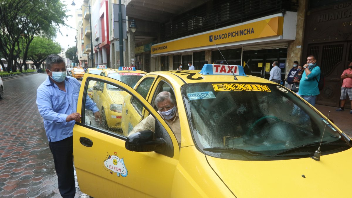 La cooperativa Exxon se instaló otra vez en la estación.