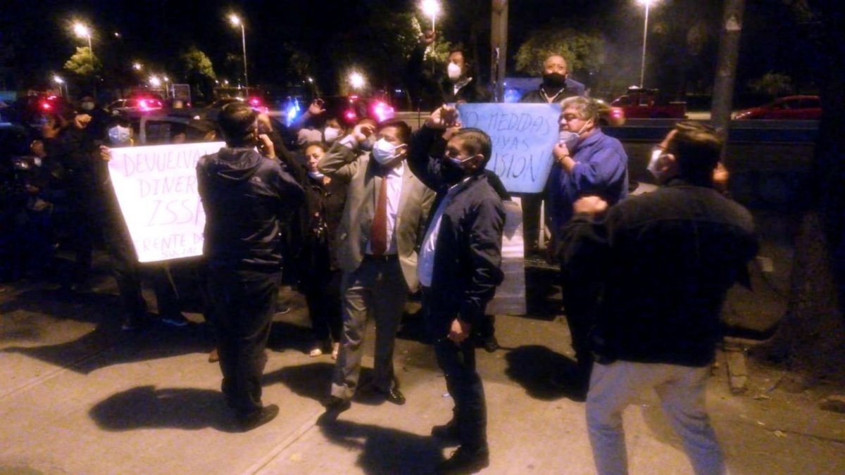 Acciones. Policías retirados en una acción de rechazo en el caso Isspol.