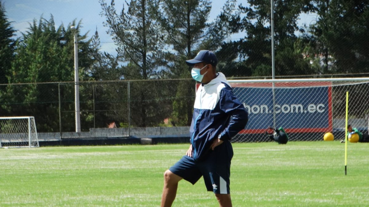 Winston Cifuentes dirigirá a Universidad Católica mientras Santiago Escobar permanezca en Medellín