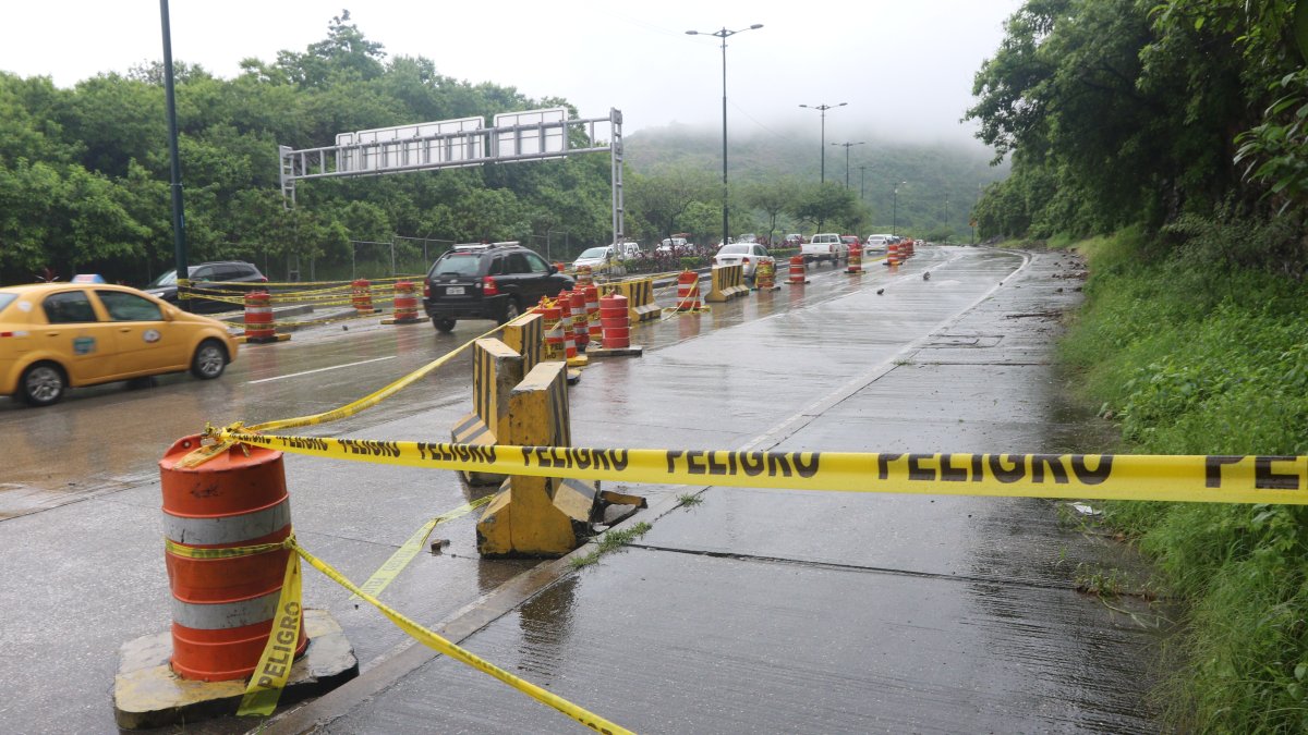 Espacio. Conductores y habitantes del sector aseguran que hasta hace una semana, solo un carril estaba cerrado. Les preocupa que con las lluvias, el problema se agrave.