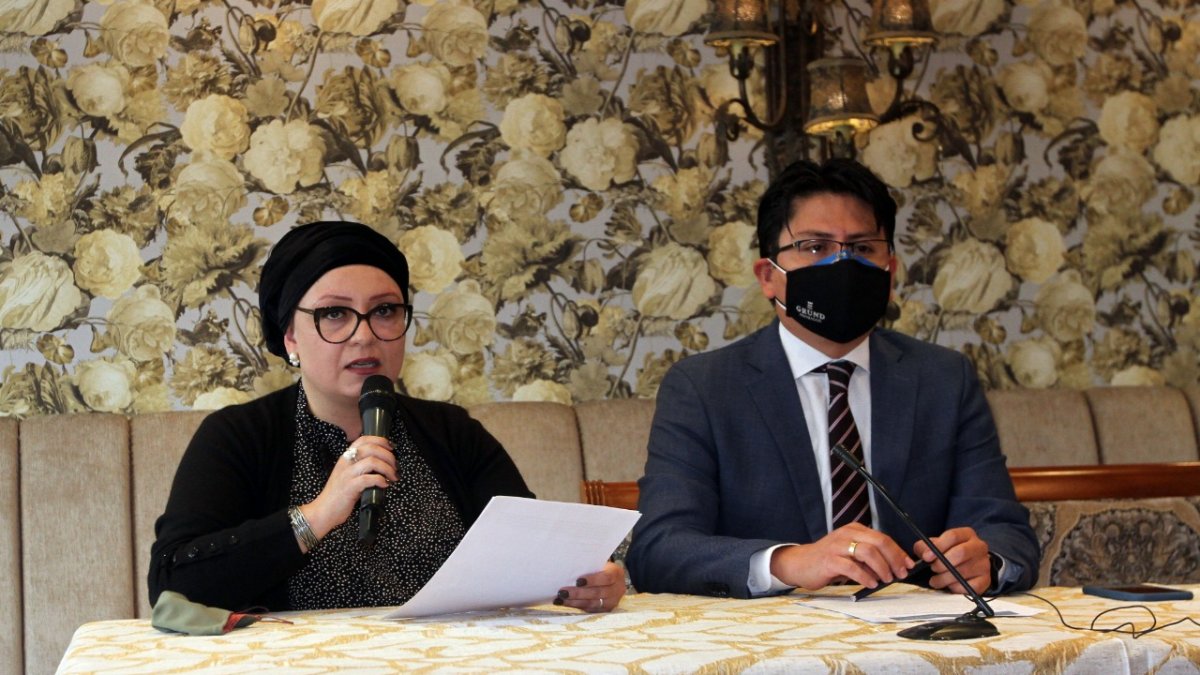 Revocatoria. Nicolás Salas junto a Ana Lucía Martínez, hija de Ximena Abarca.