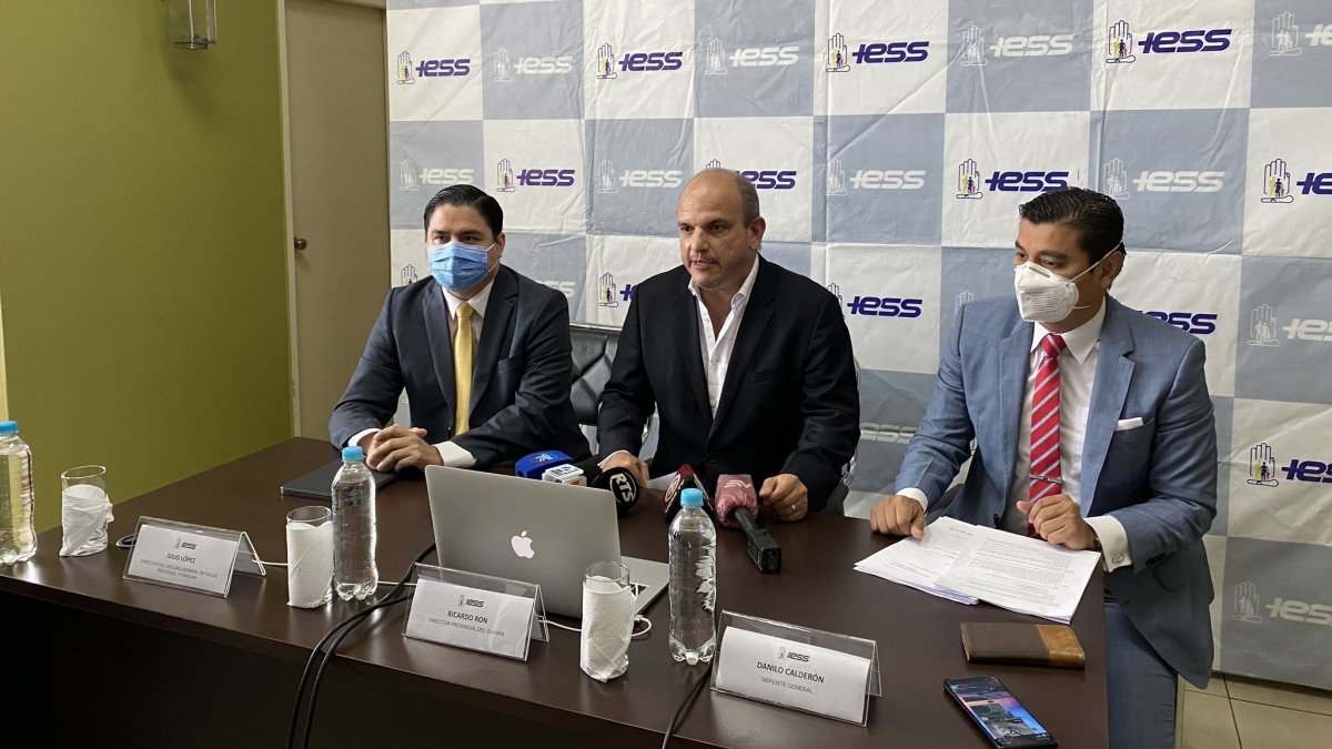 El pasado viernes, autoridades del IESS ofrecieron una rueda de prensa para explicar la situación que implica a la pareja de estudiantes.