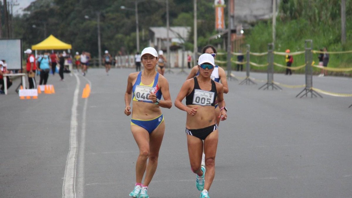 Paola Pérez (d) fue segunda en el Campeonato Nacional de Marcha 20 kilómetros, pero logró el cupo a los olímpicos.
