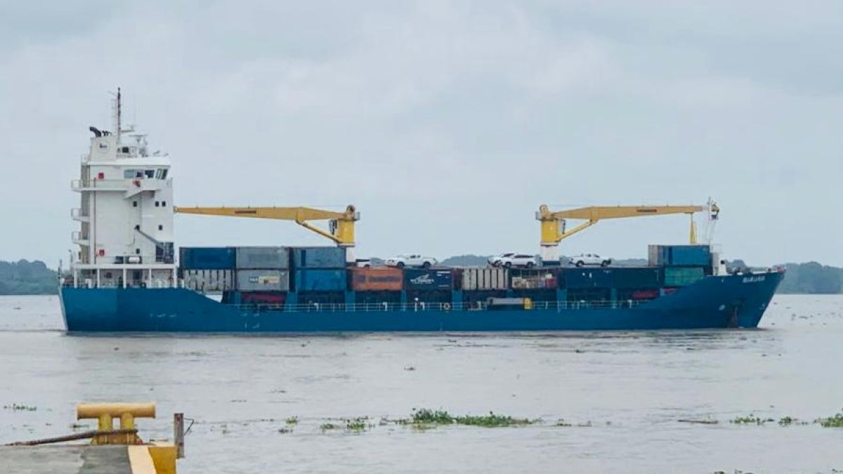 Los barcos cargueros llegan a Galápagos con un sinnúmero de productos para satisfacer las necesidades de las islas.