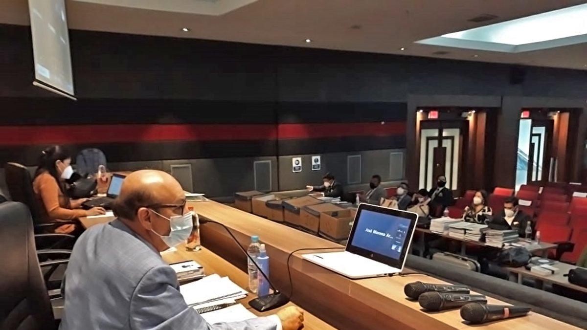 Juicio. El juez Reinaldo Cevallos aplicó normas internacionales para llamar a juicio a ocho personas en caso de peculado.