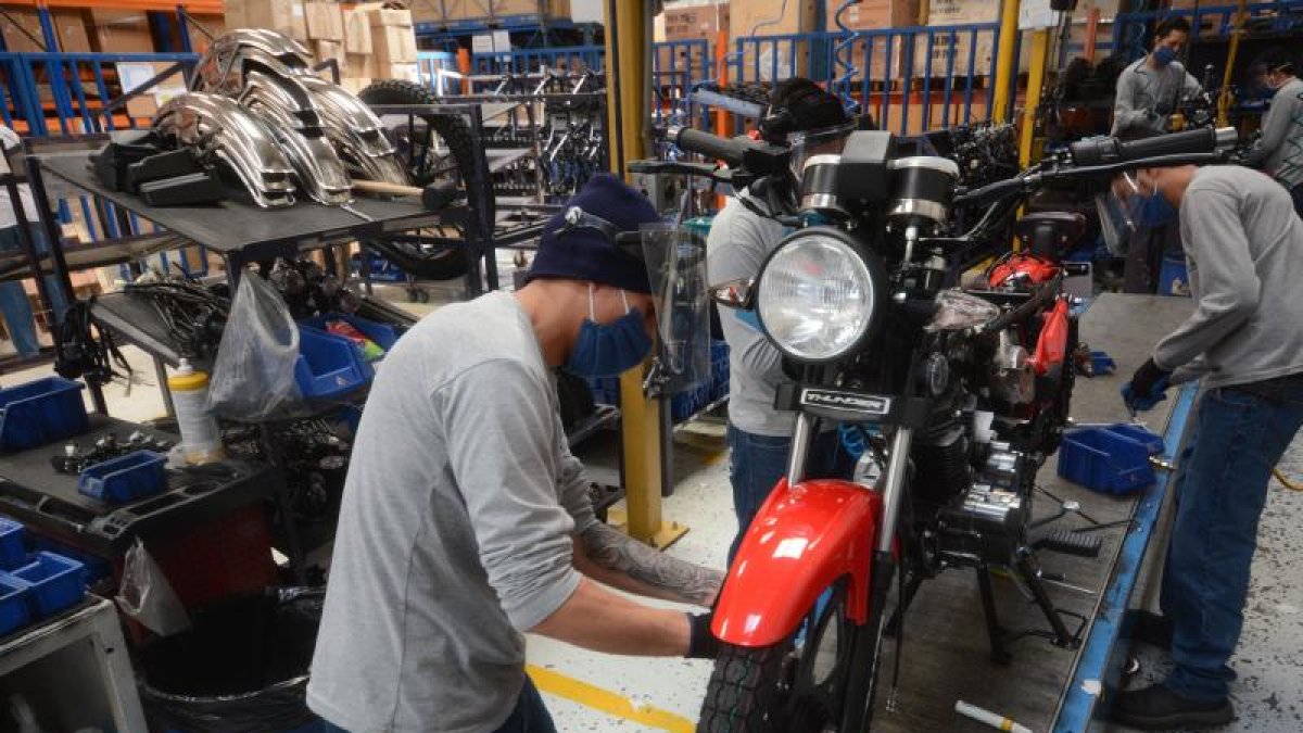 Las empresas del país han debido adaptar sus horarios y jornadas a la nueva realidad del país.