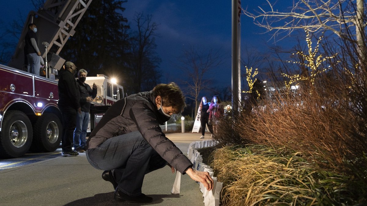 Los ciudadanos recordaron a sus seres queridos que fallecieron por coronavirus.