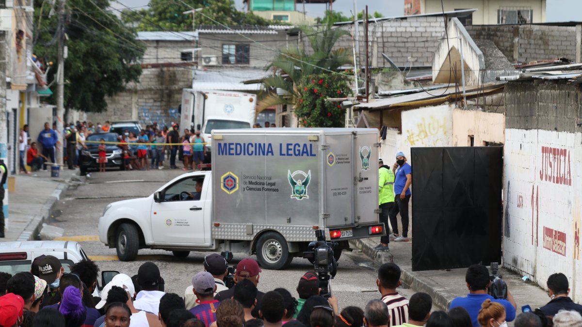 Sitio. Los cuerpos fueron encontrados en avanzado estado de descomposición, en diferentes partes de la casa.