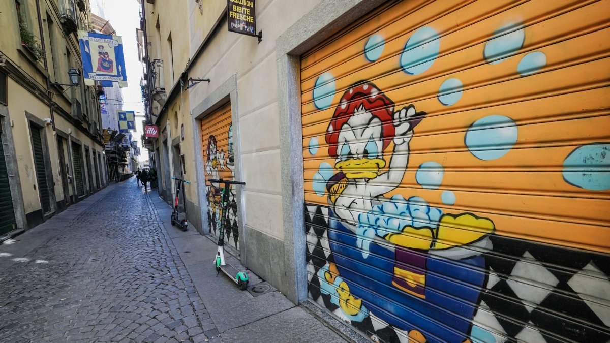 Italia registra 15.267 casos y supera los dos millones de inmunizados.