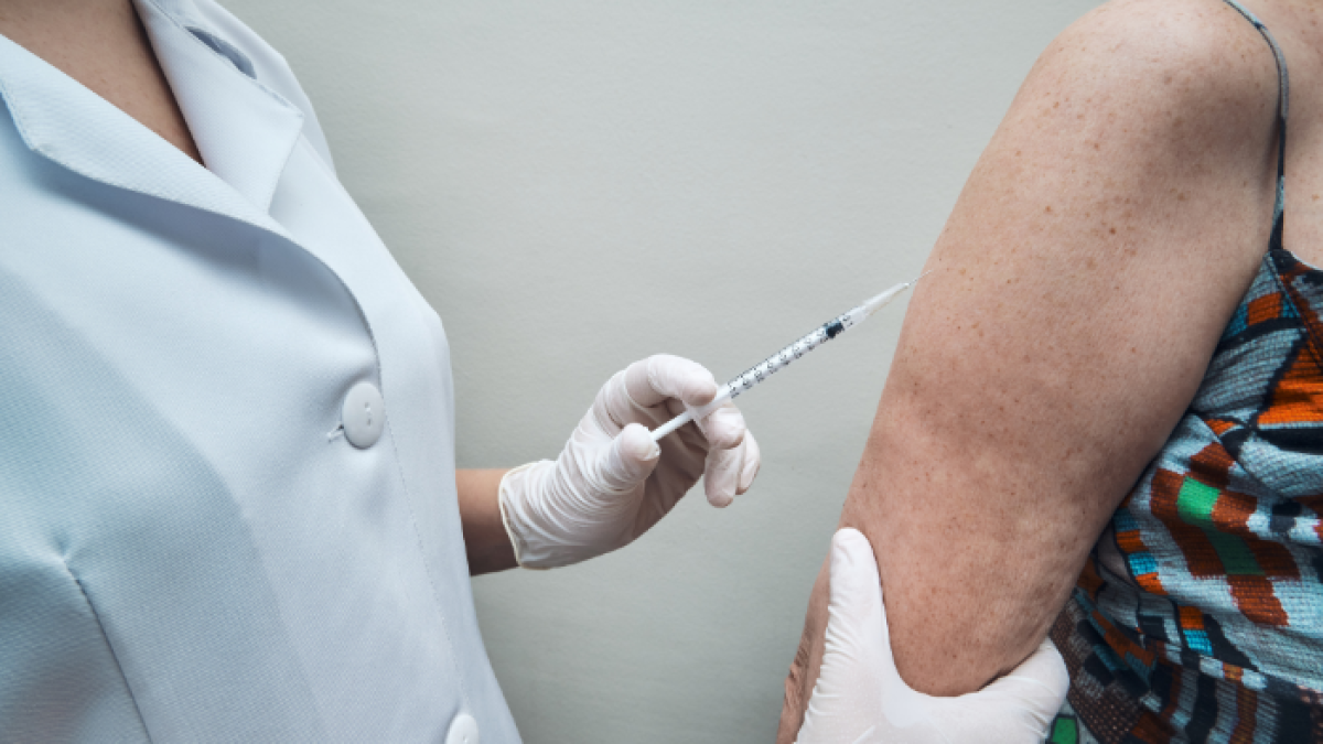 Lluvia de críticas por vacunación en el Club Rotario de Samborondón.