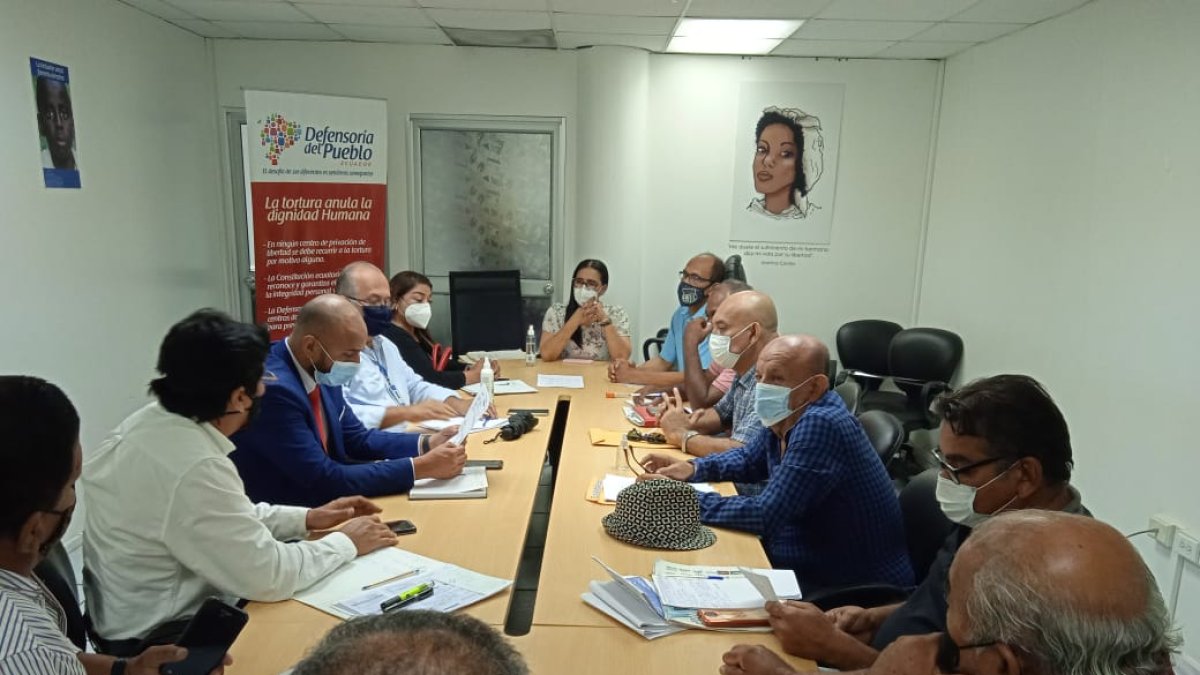 Reunión. La cita tuvo como objetivo socializar reclamos de los usuarios.