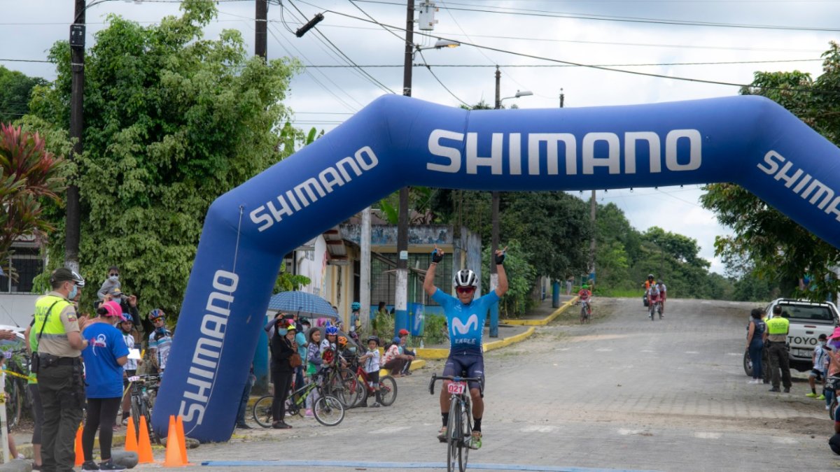 David Villarreal cruzó en solitario la meta de la competencia realizada en la Amazonía.