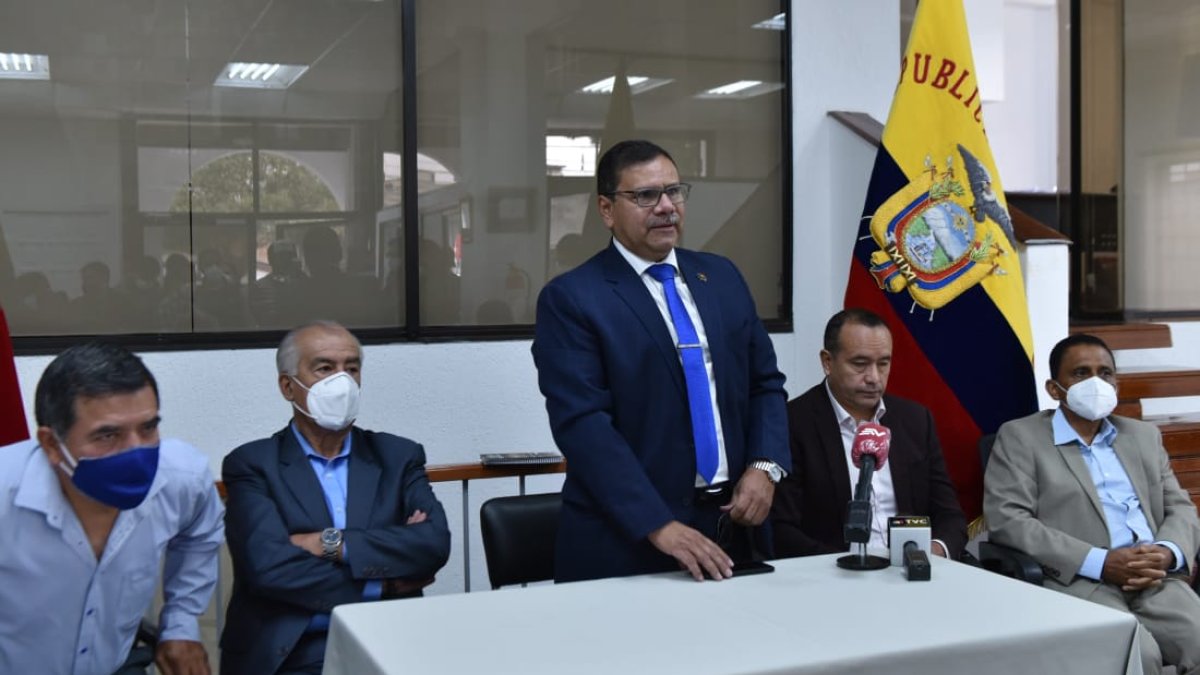 Los transportistas aseguran que luego de la pandemia de la COVID-19 quedaron afectados y no pueden asumir el alza de combustibles.