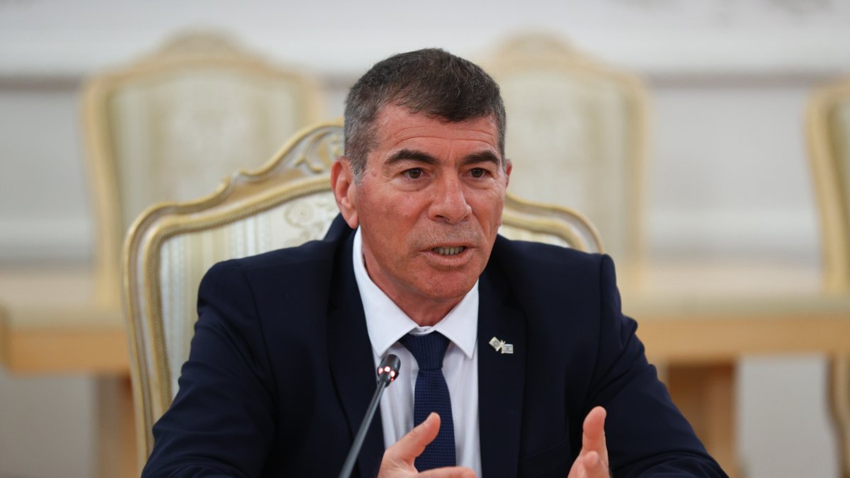 El ministro de Exteriores de Israel, Gabi Ashkenazi, durante la reunión en Moscú con su homólogo ruso, Serguéi Lavrov.