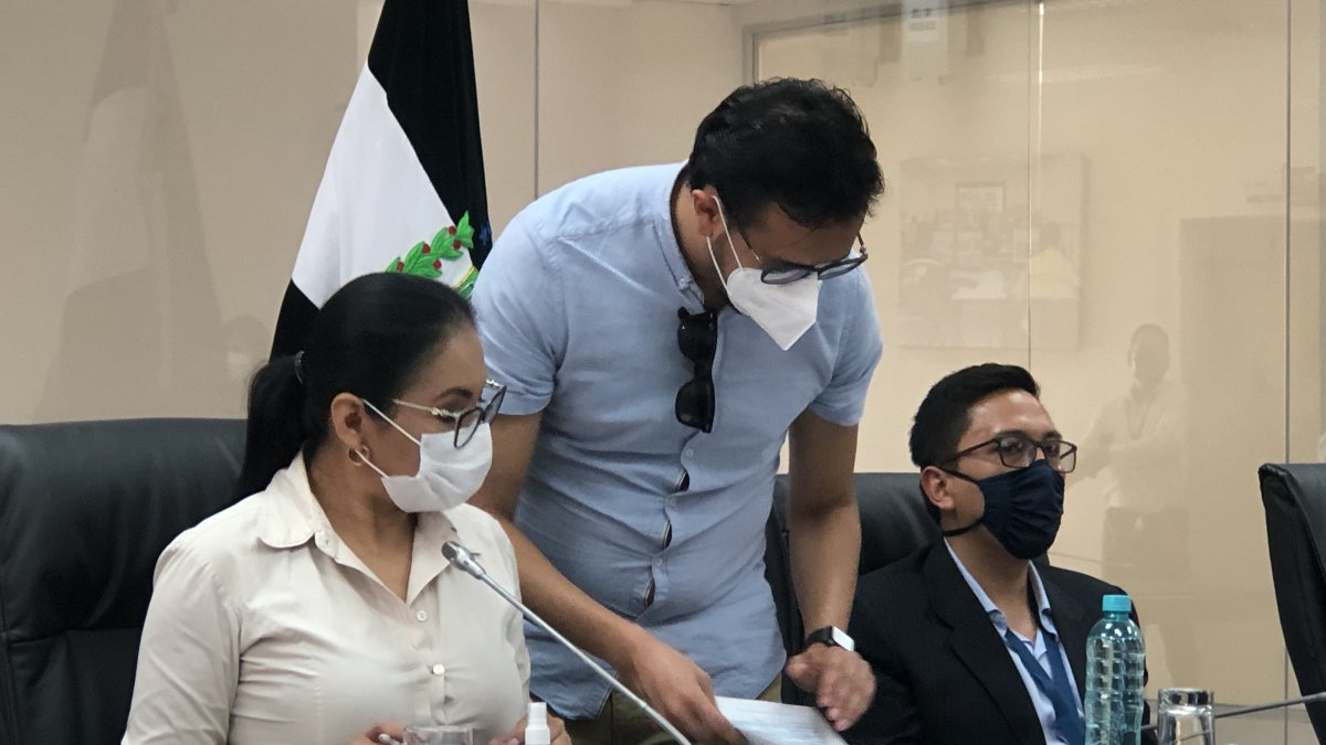 La presidenta del CNE, Diana Atamaint, está en la provincia de Los Ríos, recorriendo los recintos electorales afectados por la temporada invernal.