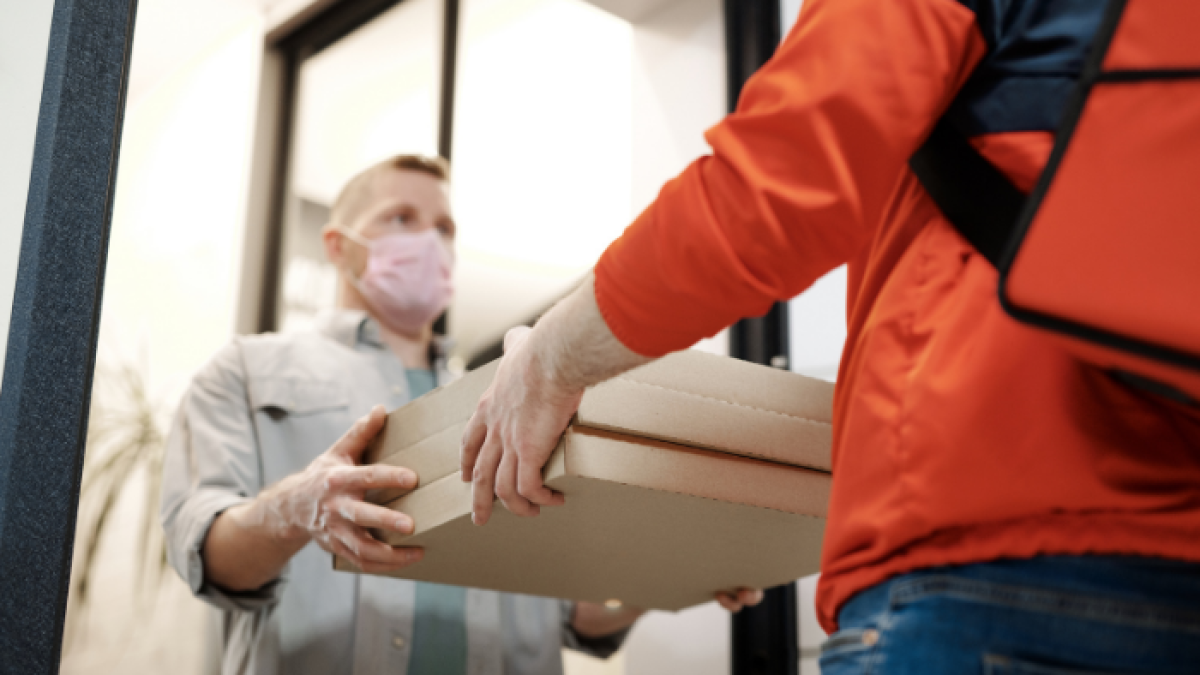 La aplicación PedidosYa opera en el país y compítete con otras firmas, como Uber. 