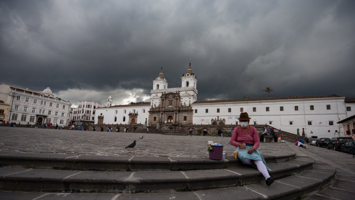 Registro este jueves de la Iglesia de San Francisco y su plaza en Quito.