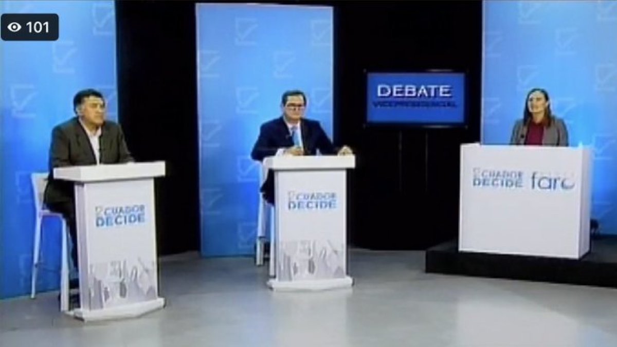 Profesores universitarios y dirigentes sociales hicieron preguntas al aspirante a vicepresidente por Unes.