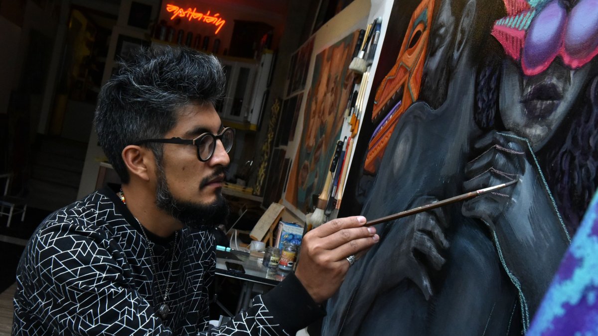 Juan Sebastián Aguirre, artista urbano, más conocido como 'Apitatán'

Agencia (ag-expreso ag-extra ag-quito)