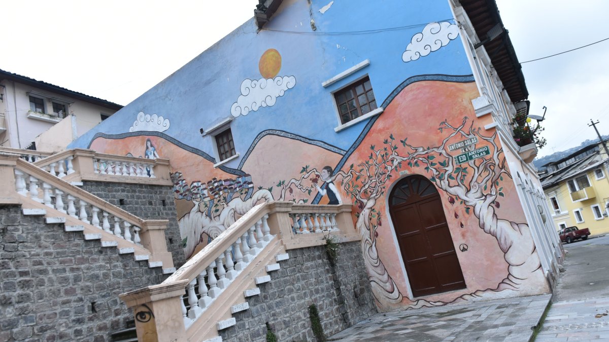 El colectivo Mi Loma Grande realiza recorridos por los sitios emblemáticos del tradicional barrio quiteño.