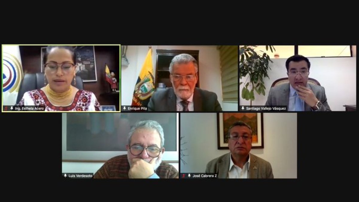 Cantidad.  Para la segunda vuelta está prevista la impresión de 13,1 millones de papeletas. El CNE desembolsó 590.000 para el efecto.