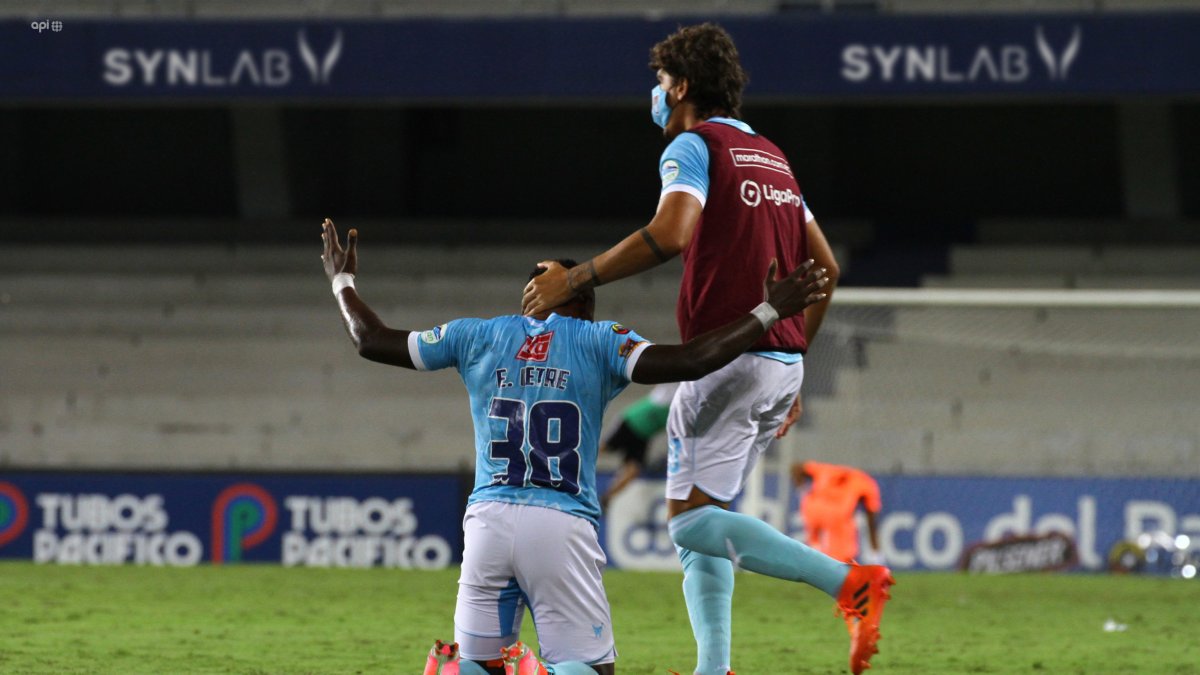 El 9 de Octubre dio la sorpresa de la jornada al derrotar a Emelec en el Capwell.