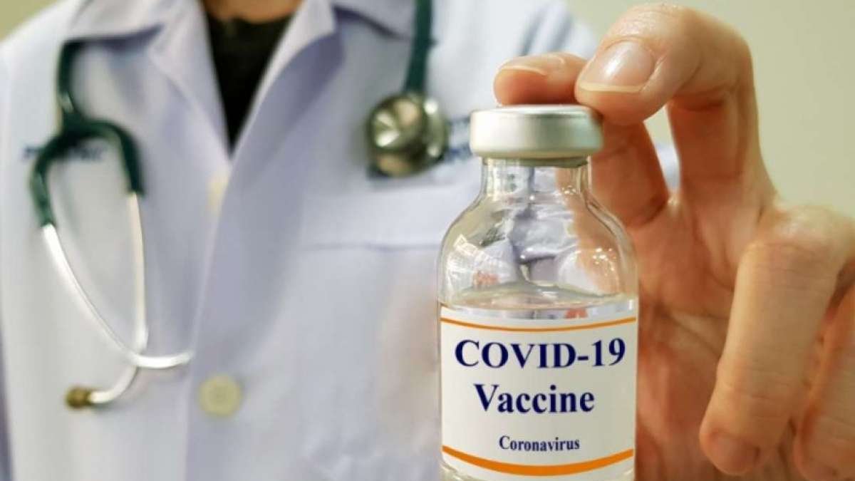 En esa oportunidad fueron 12 los investigadores que formaron la banda y entonaron la conocida canción acompañados de diferentes instrumentos.