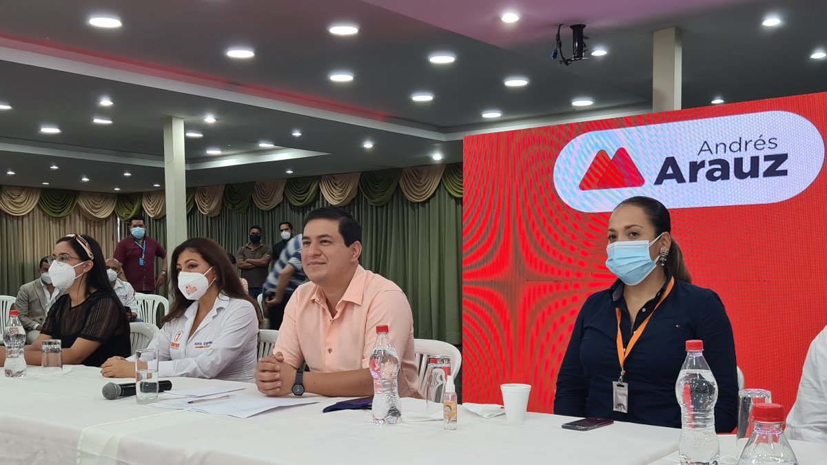 El candidato Arauz participó de un conversatorio con medios de comunicación en Guayaquil.