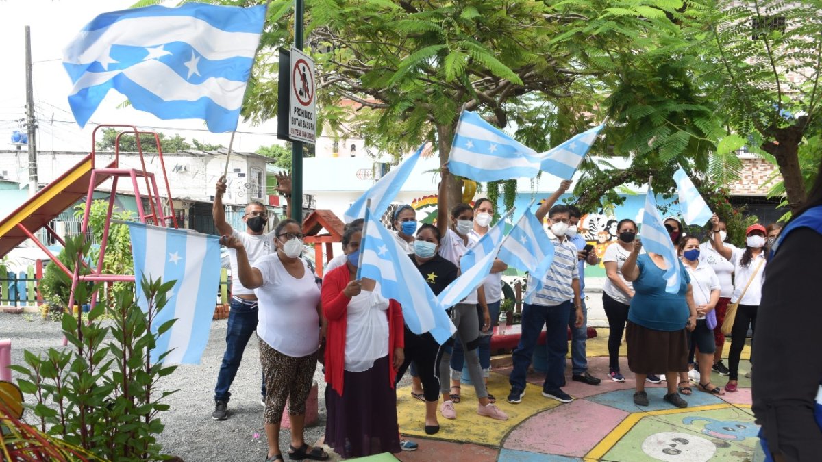 Participación. Diferentes moradores del sector se unieron para darle vida al área verde.