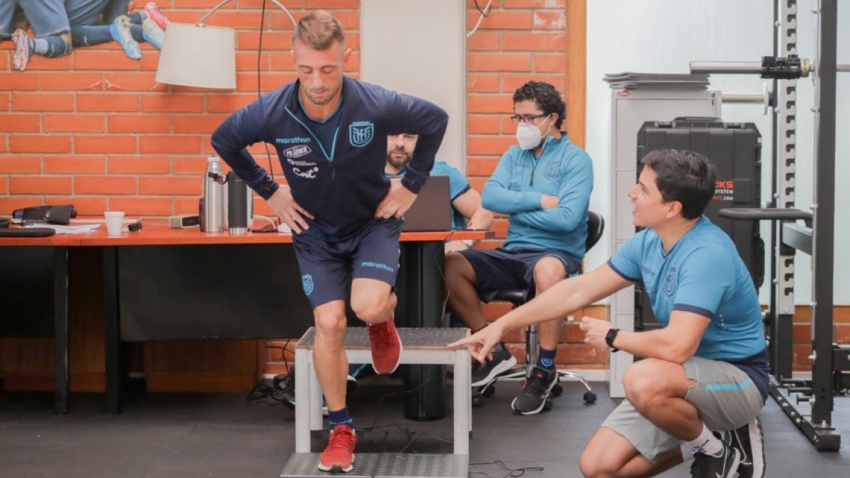 El volante Damián Díaz fue uno de los primeros jugadores en presentarse a la concentración en Quito.