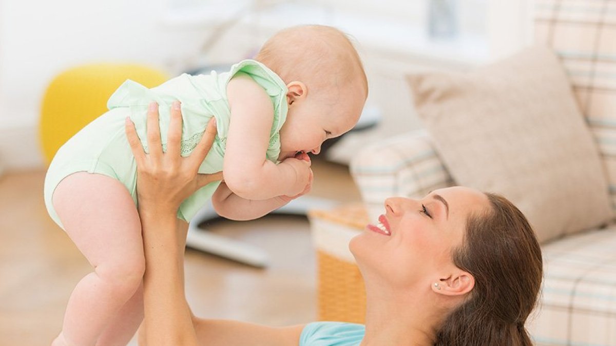 El equipo observó a 333 bebés bilingües (en inglés y español) y 384 monolingües, con edades entre los 6 y 9 meses y los 12 y 15 meses.