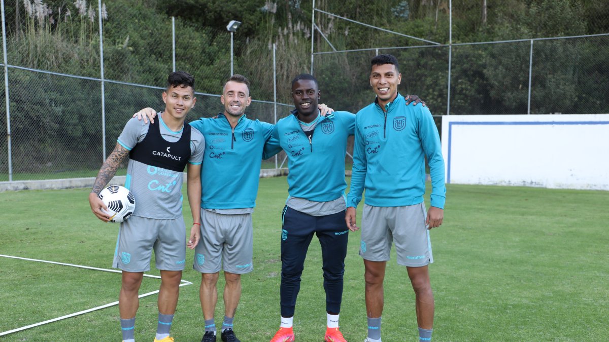 Barcelona y Liga de Quito son grandes rivales en el torneo local, pero sus jugadores se divierten juntos en la selección




23 de marzo  de 2021



Agencia (ag-expreso ag-extra ag-quito)