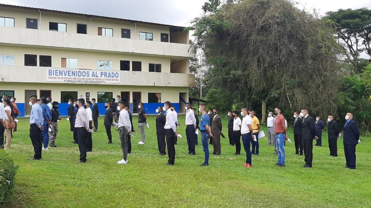Las autoridades intentan reducir el déficit de guías que tienen las cárceles  del país.
