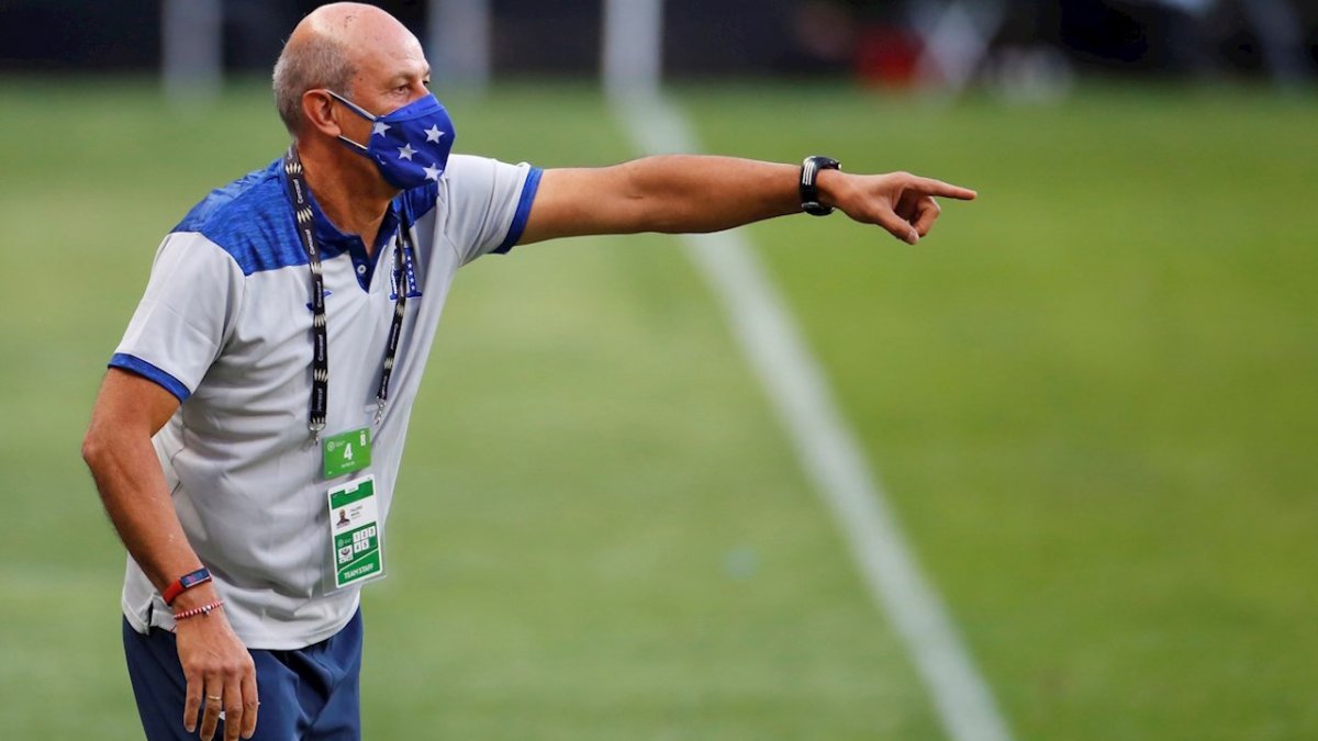 El exvolante de Emelec Miguel Falero, actualmente es el seleccionador de Honduras.