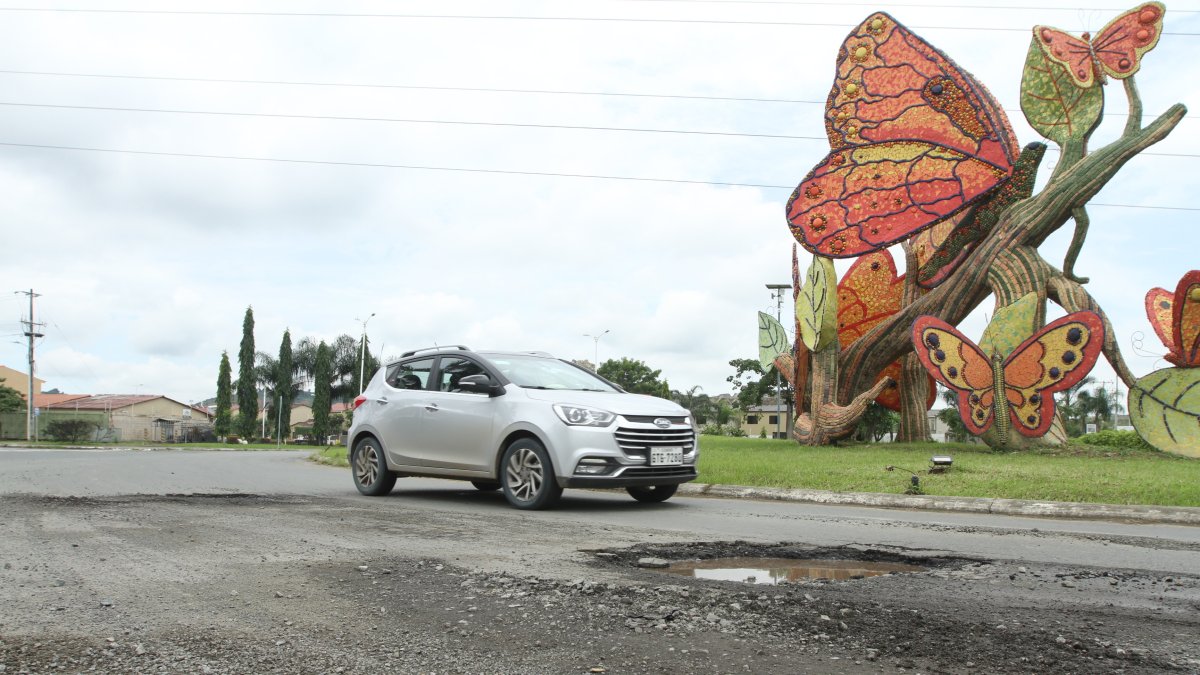 Redondeles. En algunas ciudadelas de la parroquia satélite La Aurora hay redondeles que presentan desgaste y huecos que complican el tránsito.
